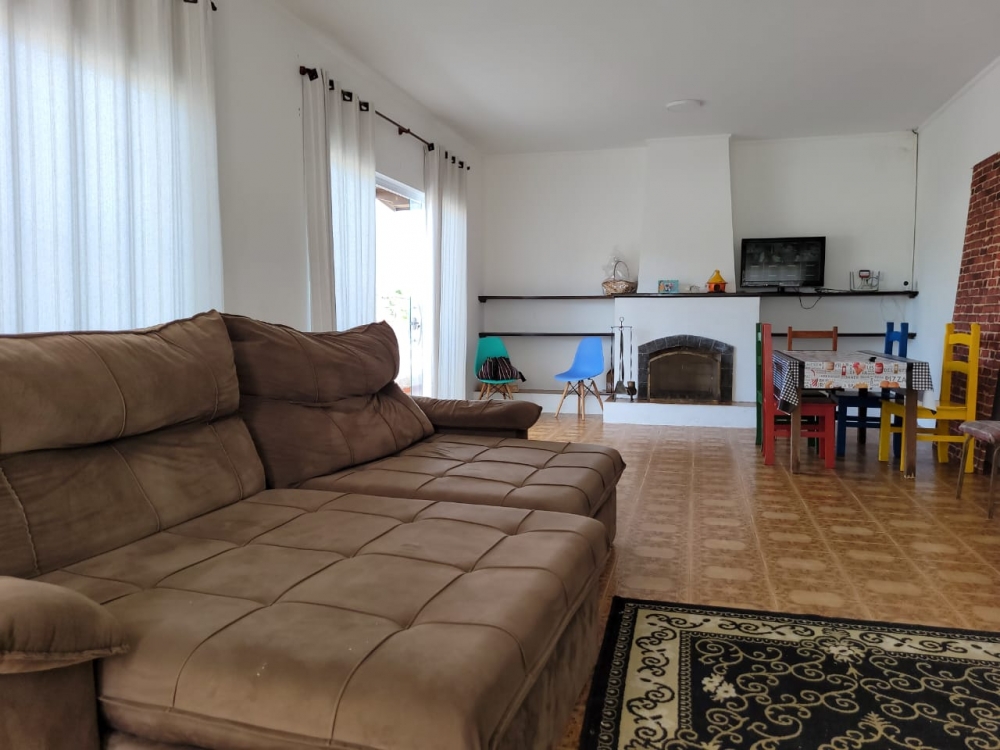 VENDO CASA COM PISCINA NO CENT